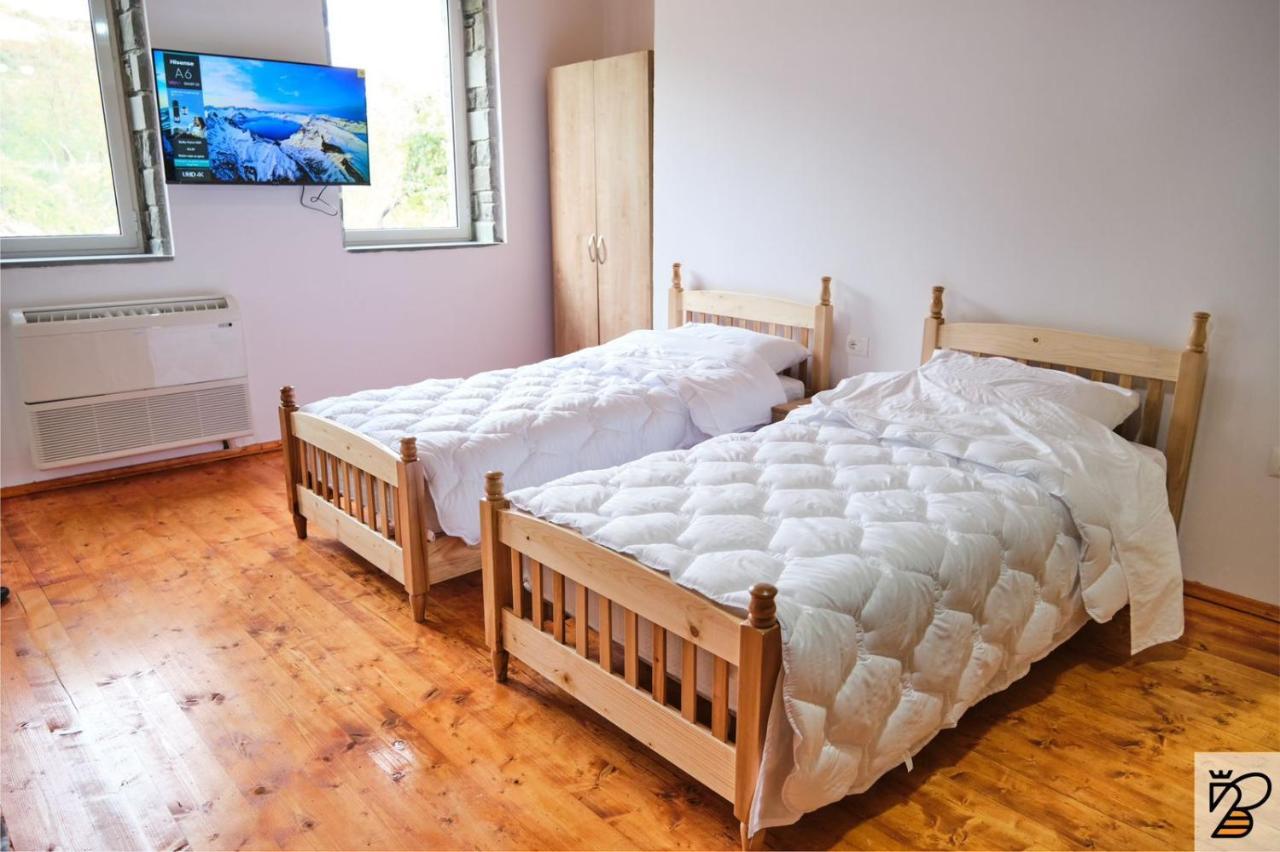 Xhaferri Guesthouse Zhaban Esterno foto