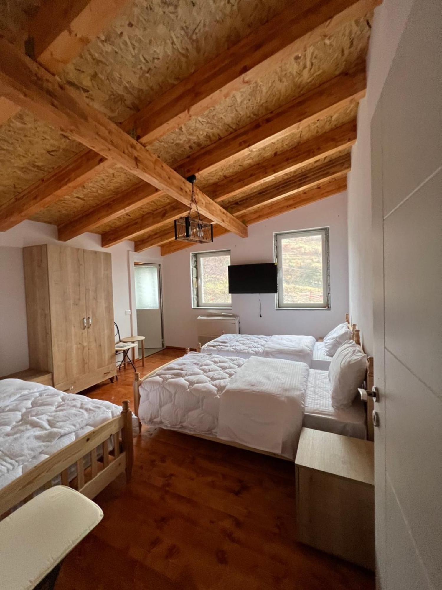 Xhaferri Guesthouse Zhaban Esterno foto